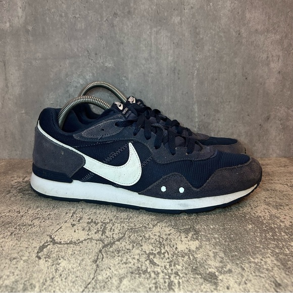 Nike Venture Runner Sneakers Mens sz 10 - navy - Picture 1 of 6